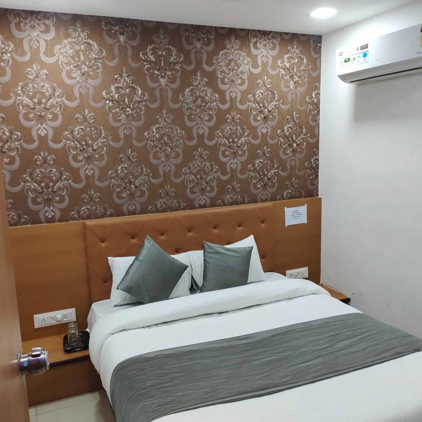 Hotel Globle Вадодара Экстерьер фото